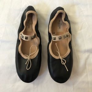 VALENTINO Garavani Ballerine shoes! 🖤NEW